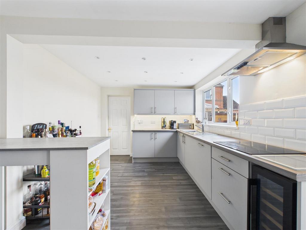 CAM03303 G0-PR0264-STILL009.jpg