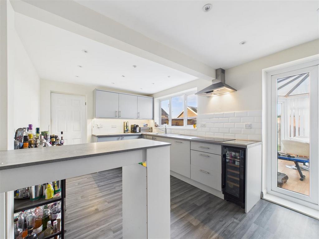 CAM03303 G0-PR0264-STILL010.jpg