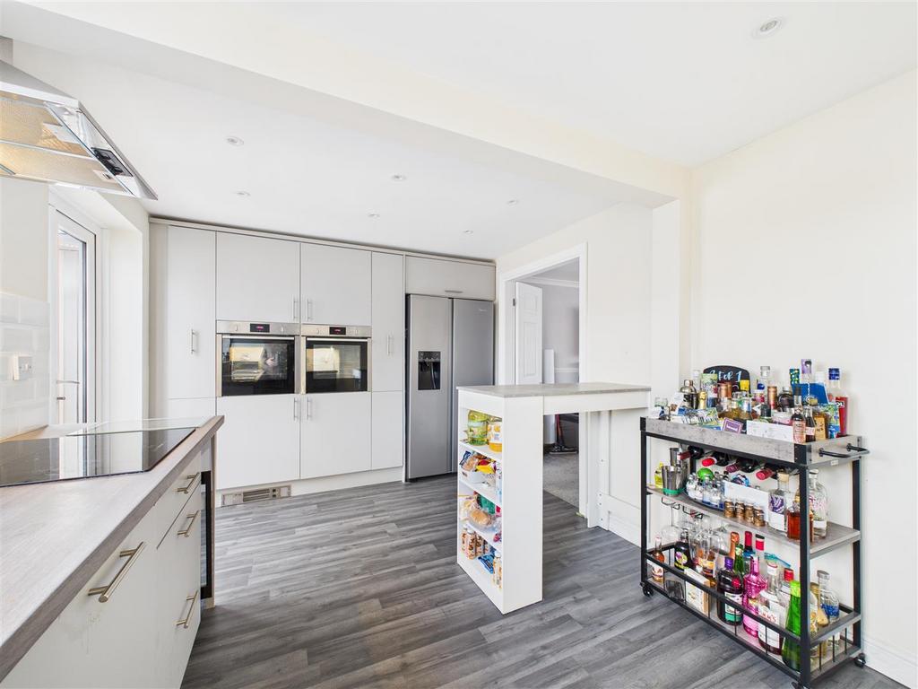 CAM03303 G0-PR0264-STILL013.jpg