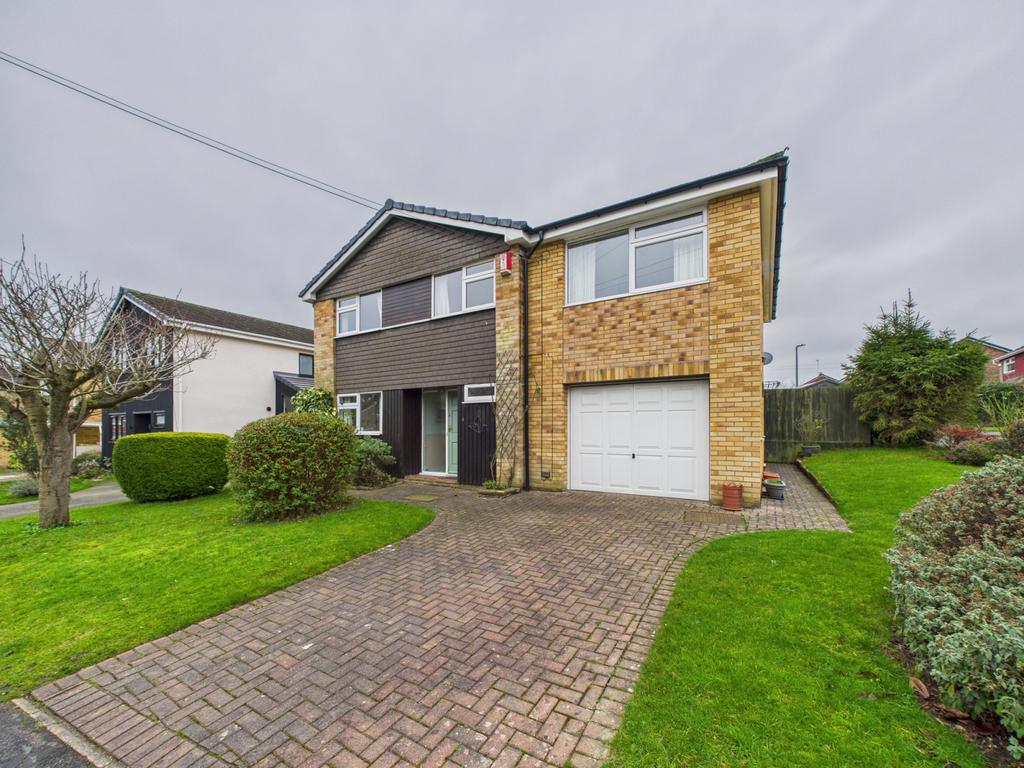 Four bedroom detached house - For sale by auction