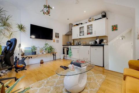2 bedroom apartment to rent, Kingsland Road, London, E8