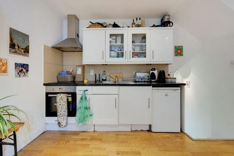 2 bedroom apartment to rent, Kingsland Road, London, E8