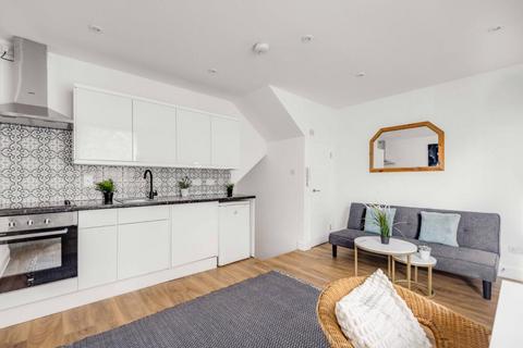 2 bedroom apartment to rent, Kingsland Road, London, E8