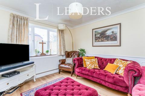 4 bedroom semi-detached house to rent, Hill Park Road, PO15