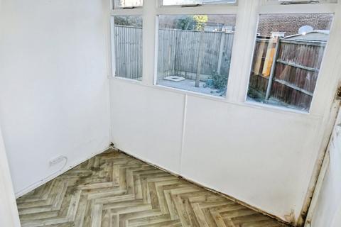 2 bedroom semi-detached house to rent, Taylor Crescent, Sutton-In-Ashfield, NG17