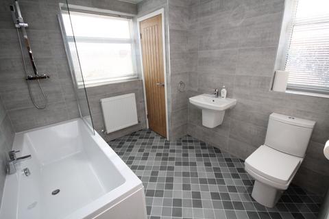 3 bedroom semi-detached house to rent, Worcester Road, Manchester M24