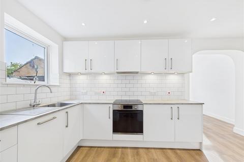 3 bedroom house to rent, Station Road, Henlow SG16