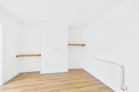 3 bedroom house to rent, Station Road, Henlow SG16