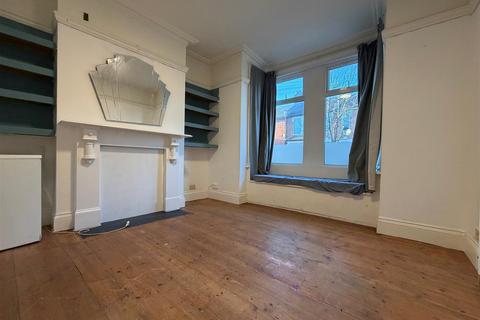3 bedroom house to rent, Shakespeare Crescent, London