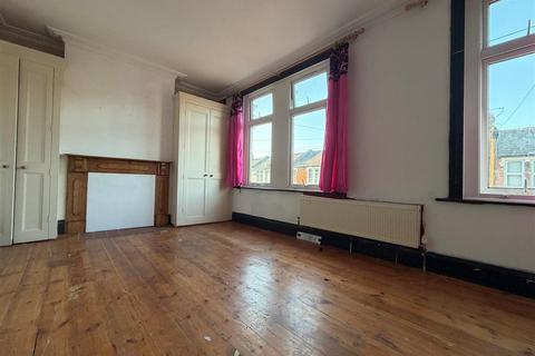 3 bedroom house to rent, Shakespeare Crescent, London