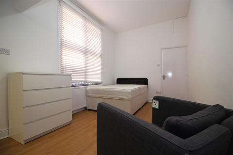 undefined, Near Victoria Park, Evington Road, Leicester