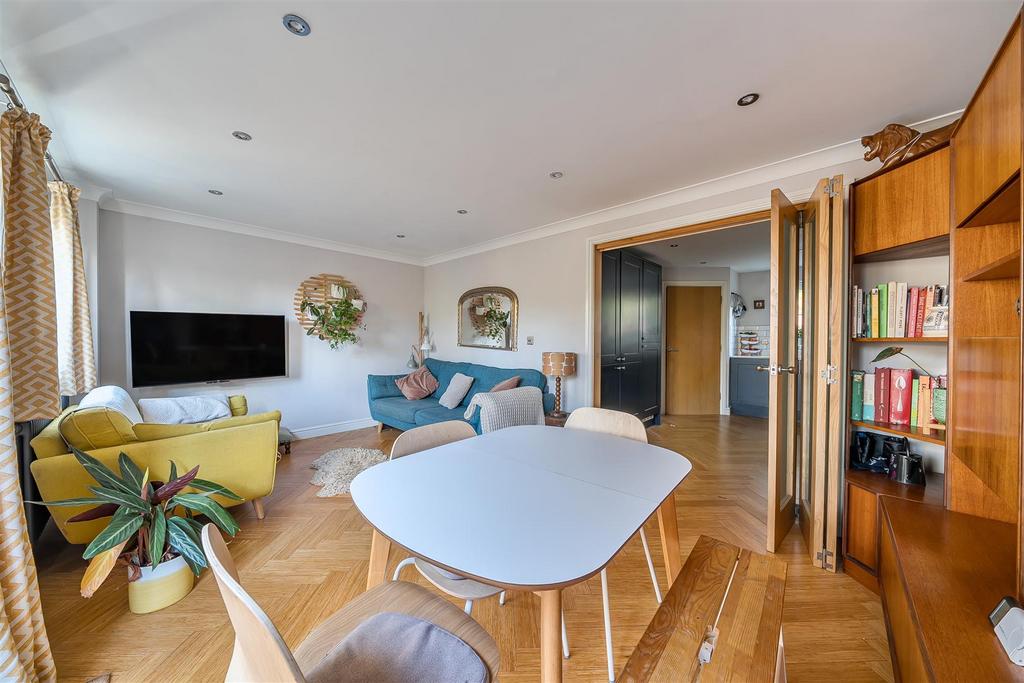 Sitting/Dining room
