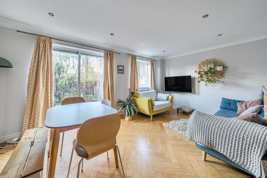 Sitting/Dining room