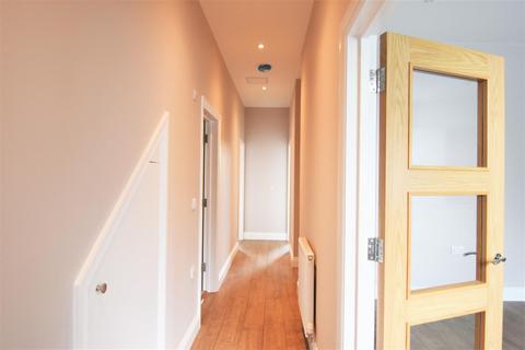 3 bedroom flat to rent, Kings Road, Kingston Upon Thames KT2