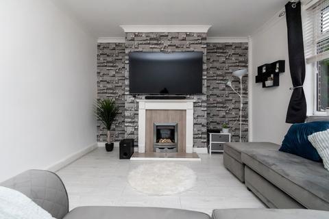 3 bedroom semi-detached house to rent, Dunriding Lane, St. Helens, WA10