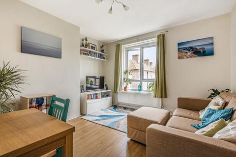 2 bedroom flat to rent, Dorset Road London SW8