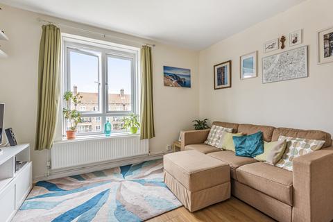 2 bedroom flat to rent, Dorset Road London SW8