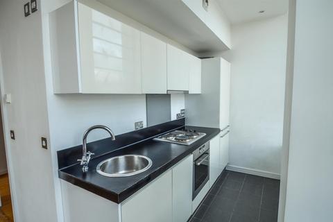 2 bedroom apartment to rent, Great West Road, Brentford