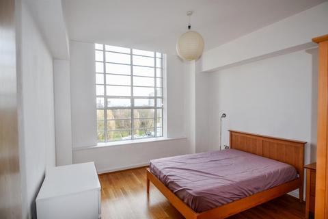 2 bedroom apartment to rent, Great West Road, Brentford