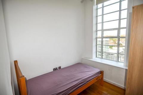2 bedroom apartment to rent, Great West Road, Brentford