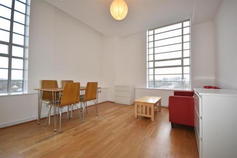 2 bedroom apartment to rent, Great West Road, Brentford