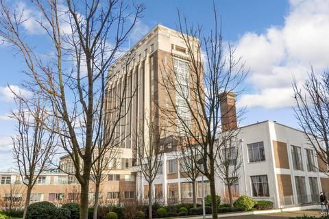 2 bedroom apartment to rent, Great West Road, Brentford
