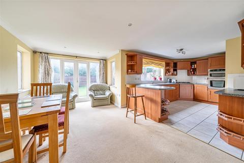 4 bedroom detached house for sale, Tewkesbury Road, Elstow, Bedford