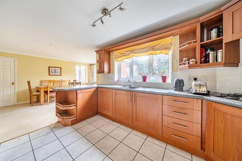 4 bedroom detached house for sale, Tewkesbury Road, Elstow, Bedford