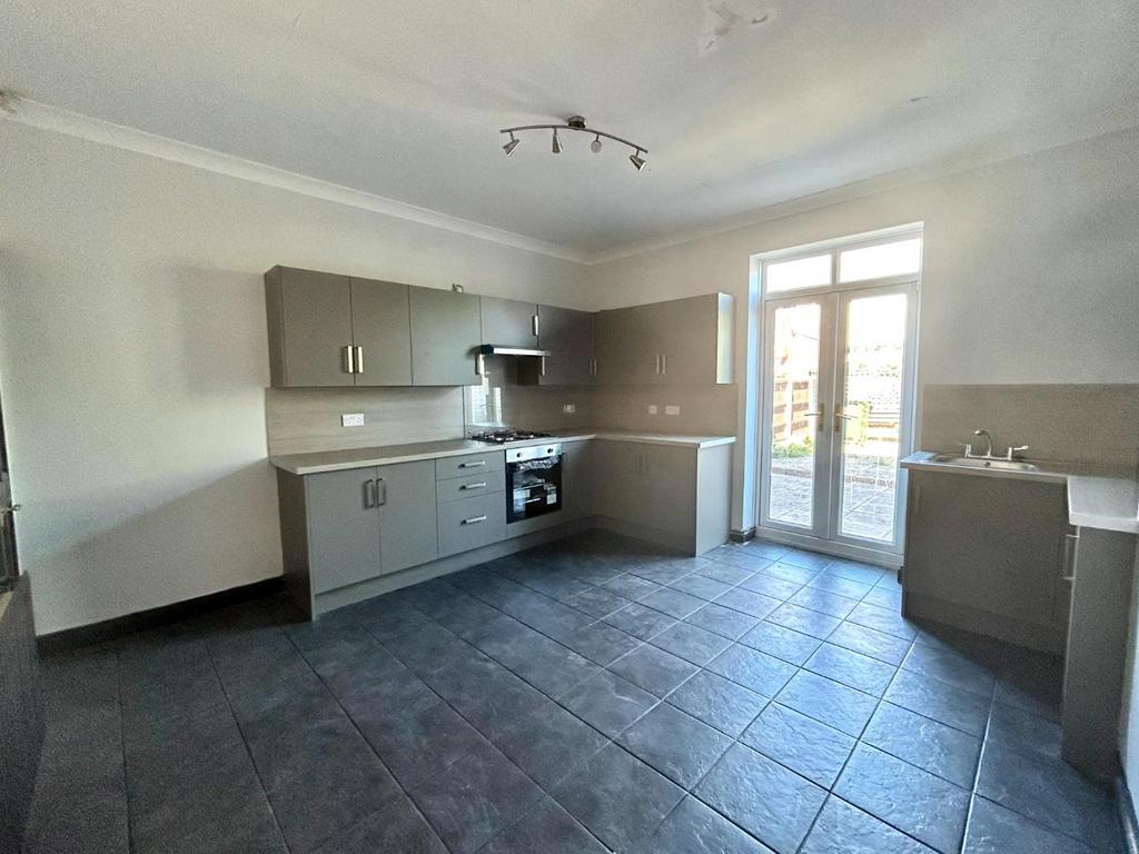 Kitchen 1.JPG