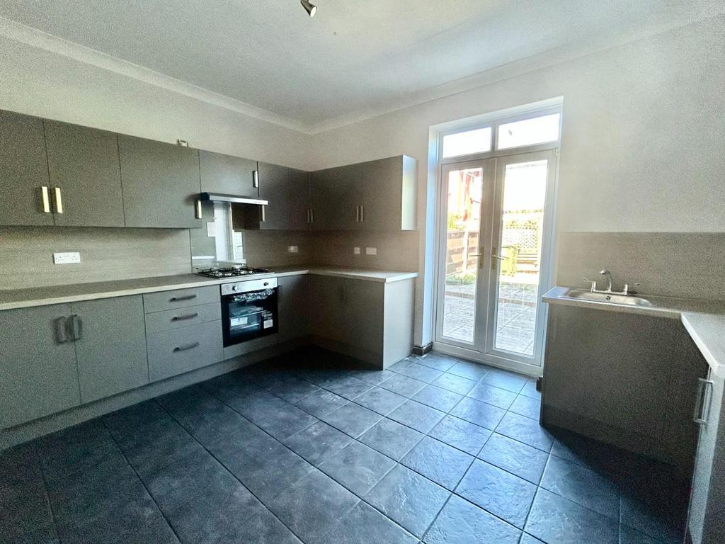 Kitchen 2.JPG