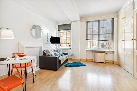 Studio to rent, Queens Court, London W2