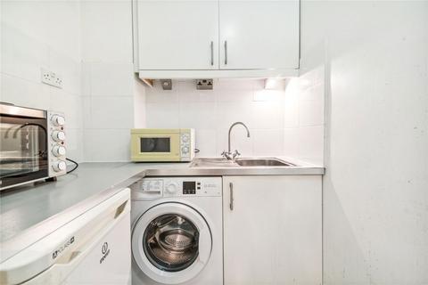 Studio to rent, Queens Court, London W2