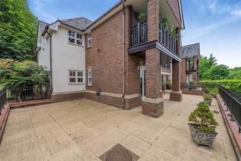 2 bedroom flat for sale, Station Approach, Chorleywood WD3