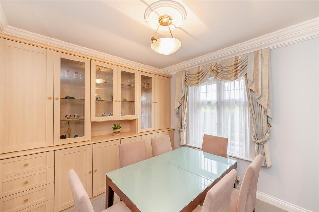 8648229-interior02.jpg