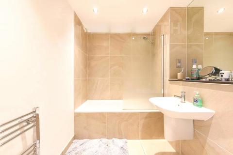 Studio to rent, Northolt Road, Harrow, HA2