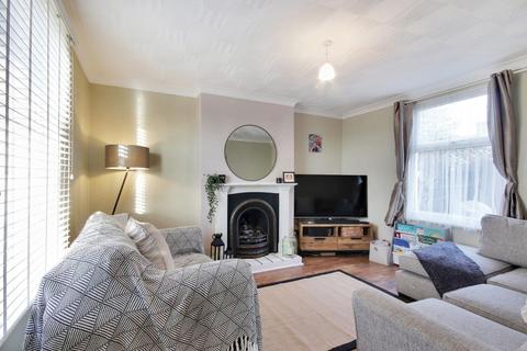 2 bedroom end of terrace house for sale, Station Road, Northfleet