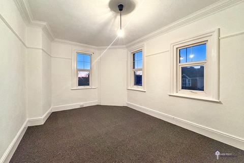 2 bedroom flat to rent, Bridge Road, SO19