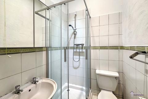 2 bedroom flat to rent, Bridge Road, SO19