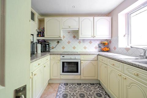 2 bedroom flat to rent, The Mall, Bedfordshire LU5