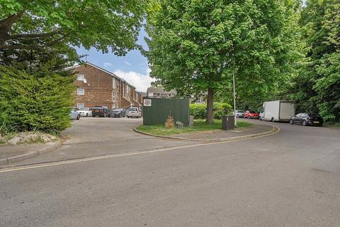 2 bedroom flat to rent, The Mall, Bedfordshire LU5