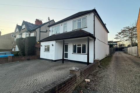 4 bedroom detached house to rent, Church Road, Northwood, HA6