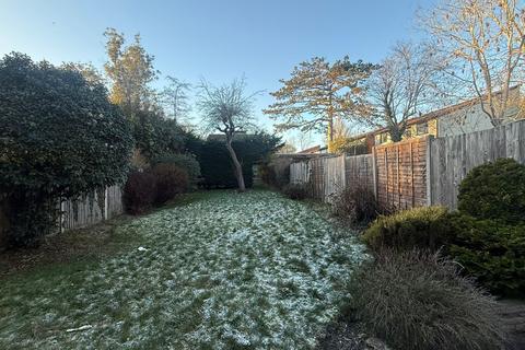 4 bedroom detached house to rent, Church Road, Northwood, HA6