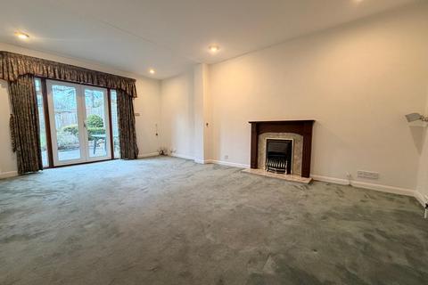 4 bedroom detached house to rent, Church Road, Northwood, HA6