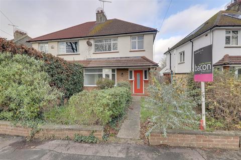 Monks Avenue, Lancing, BN15