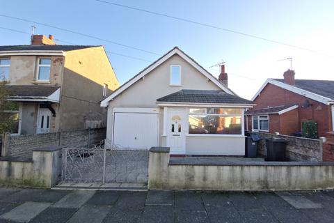 4 bedroom detached house to rent, Harcourt Road, Blackpool, FY4