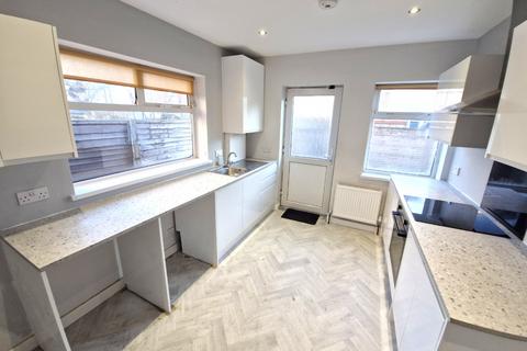 4 bedroom detached house to rent, Harcourt Road, Blackpool, FY4