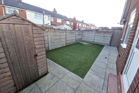 4 bedroom detached house to rent, Harcourt Road, Blackpool, FY4