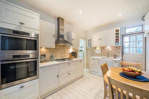 2 bedroom flat for sale, Kingswood Road, London SW2