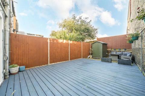 2 bedroom flat for sale, Kingswood Road, London SW2
