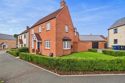 3 bedroom detached house for sale, Cartmel Close, Towcester, NN12
